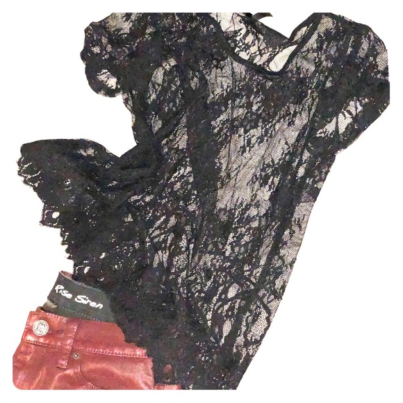 🦋pick 5/$25!  曆 Small black mesh top - Picture 1 of 2